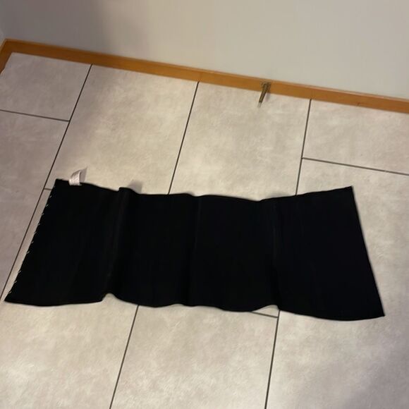 Ann Mitchell woman’s latex corset - Picture 11 of 13